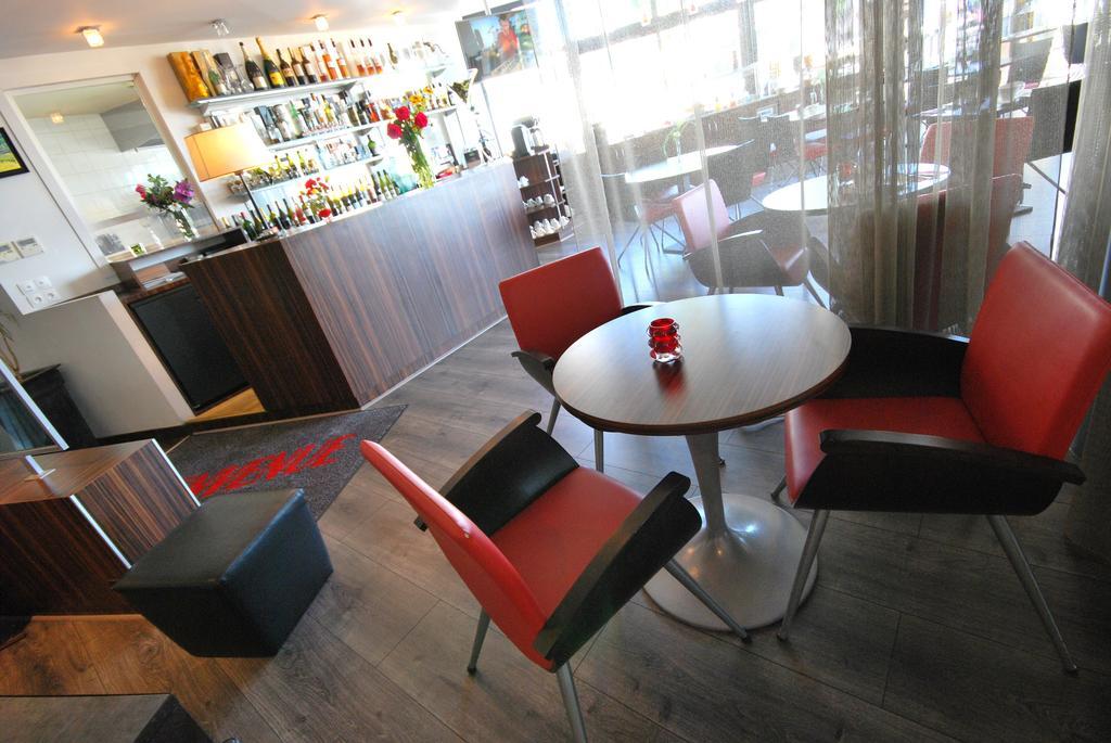 Hotel De Loire Et Restaurant Les Bateliers Trélazé Eksteriør bilde