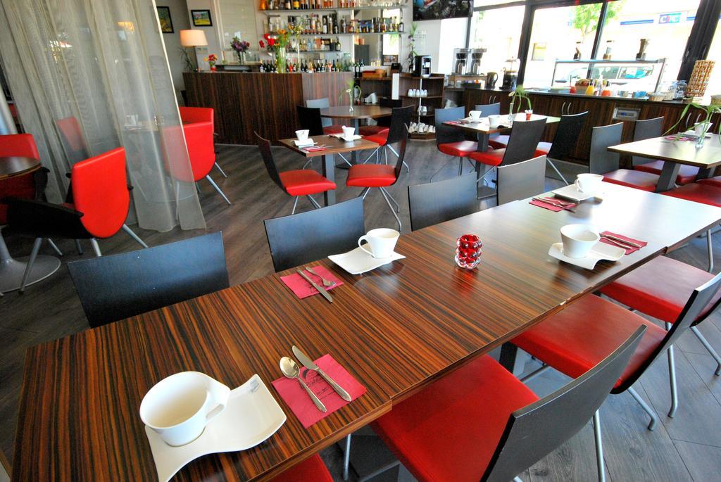 Hotel De Loire Et Restaurant Les Bateliers Trélazé Eksteriør bilde