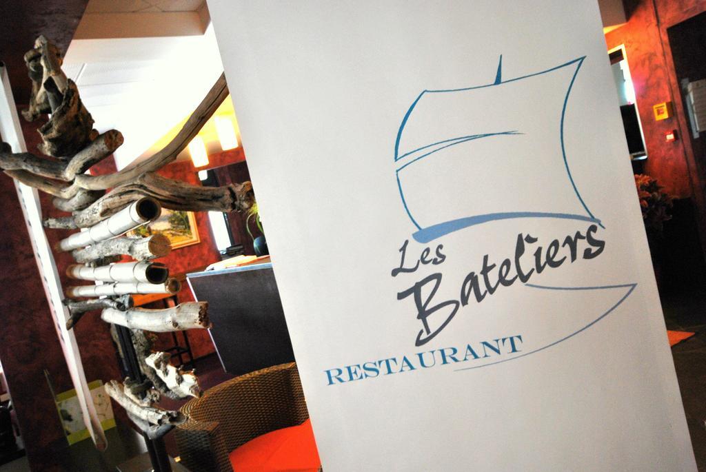 Hotel De Loire Et Restaurant Les Bateliers Trélazé Eksteriør bilde
