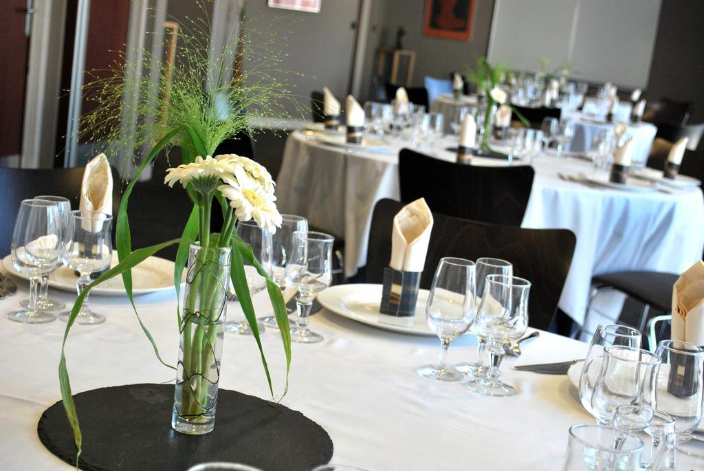 Hotel De Loire Et Restaurant Les Bateliers Trélazé Eksteriør bilde