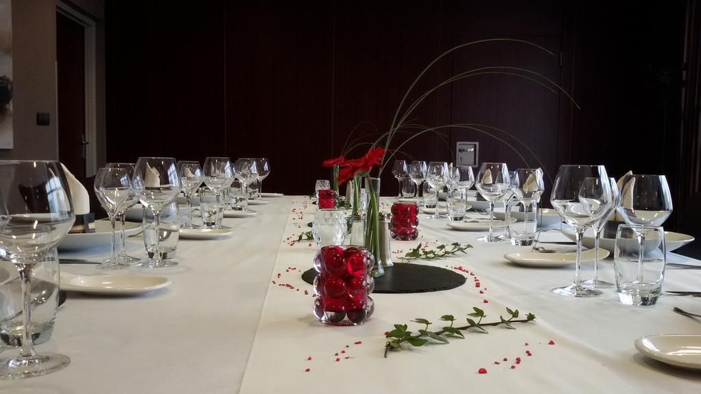 Hotel De Loire Et Restaurant Les Bateliers Trélazé Eksteriør bilde